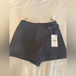 Women's Gray Belted Shorts